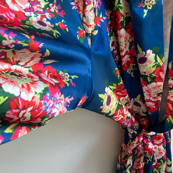 Colorful Floral Robe with Tie Satin Like Material - Picture 5 of 13